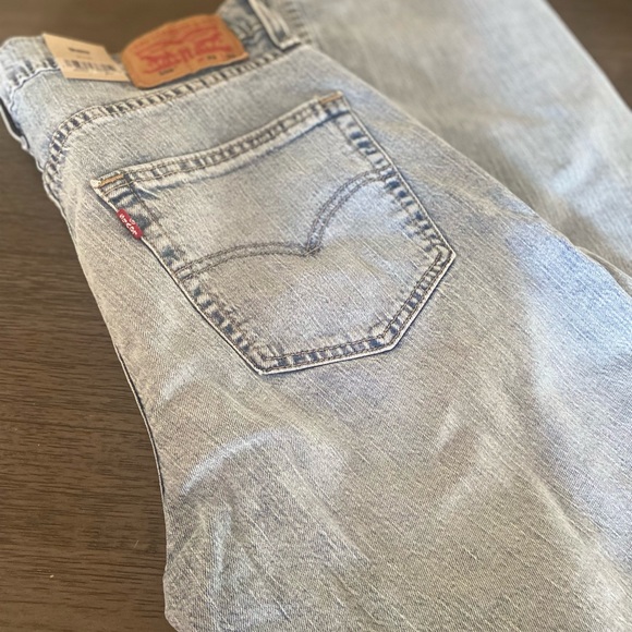 Mens Levi jeans size 33x32 NWT relaxed straight fit - Picture 4 of 6